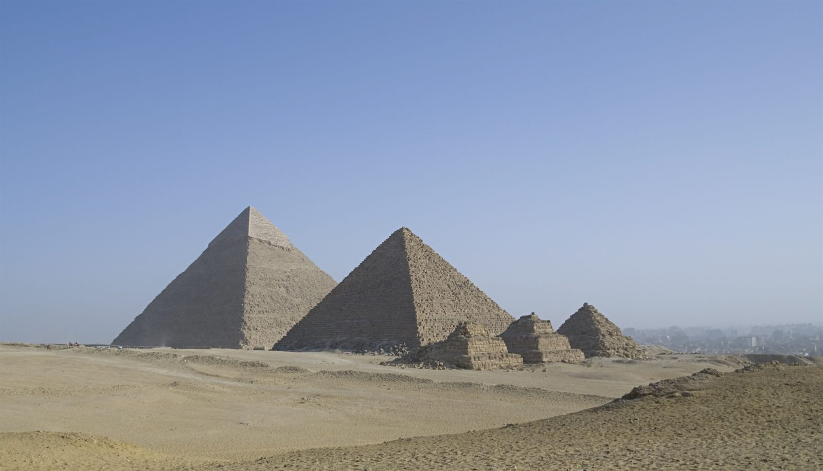 The pyramids of Giza, the first stop on most Nile cruise programs from Cairo